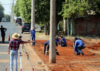 SEINTRA orienta moradores sobre responsabilidade com as calçadas de bairros que recebem pavimentação