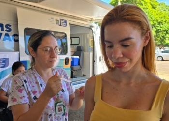 Mais de 1 mil servidores do HRMS são vacinados contra influenza em ação do Abril Verde