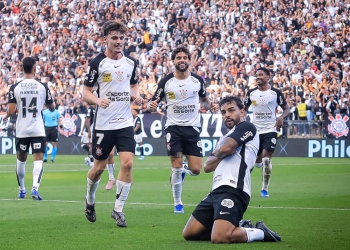 Corinthians vence o Vasco e respira fora do Z4 no Brasileirão