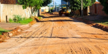 Obra de pavimentação e drenagem avança nos bairros Itamaraty, Nossa Senhora de Fátima e Eunice em Três Lagoas
