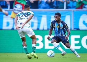 Grêmio vence o Coritiba na Arena e ganha fôlego na luta contra o Z4