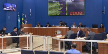 Vereadores de Três Lagoas aprovam oito projetos, homenagens e seminário sobre Autismo