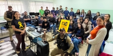 Campanha Maio Amarelo do Deptran leva palestras educativas as escolas de Três Lagoas