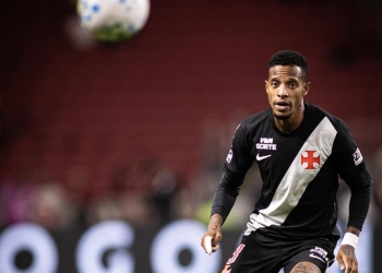 Vasco sofre virada do Olimpia no Paraguai, perde liderança e se complica na Sul-Americana