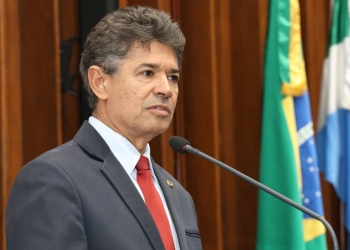 Professor Rinaldo destaca audiência da Fetems com Governo                  Deputado participou de reunião que autorizou concurso para professores