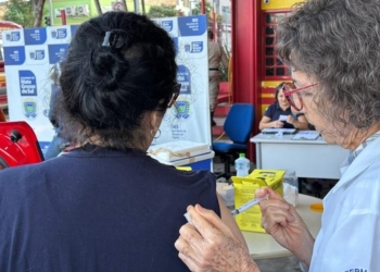 Com atendimento a motoristas e pedestres, drive-thru da vacinação registra cerca de 4 mil doses aplicadas