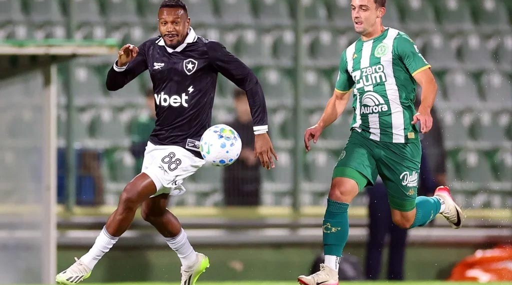 Chapecoense vira sobre o Botafogo e avança na Copa do Brasil