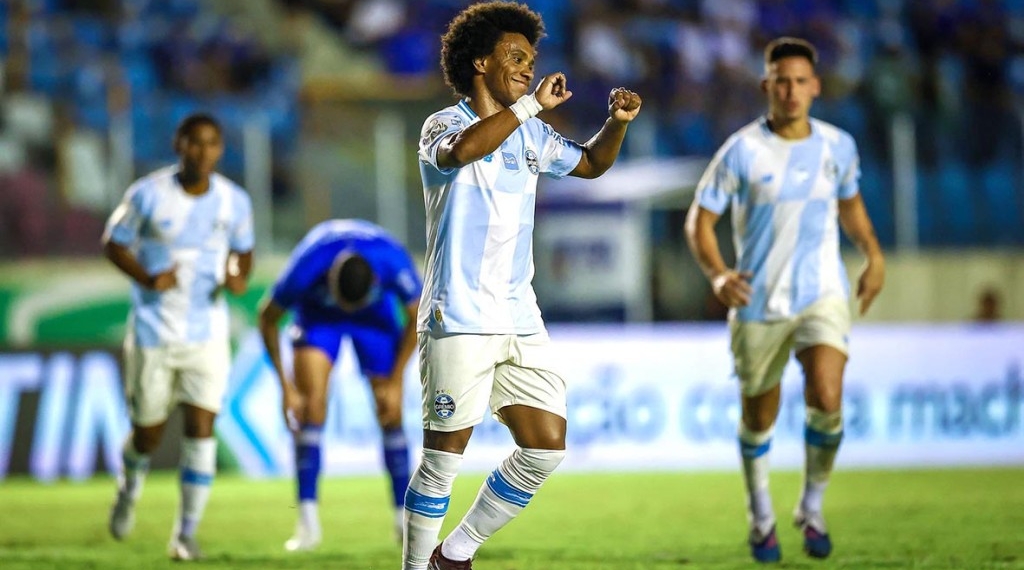 Grêmio goleia o Confiança e avança na Copa do Brasil