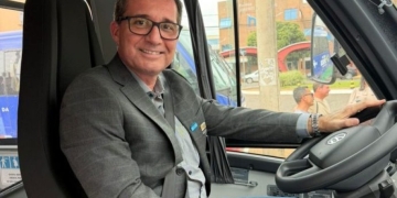 Três Lagoas é contemplada com novo veículo para transporte de pacientes do SUS por meio do programa Agora Tem Especialistas
