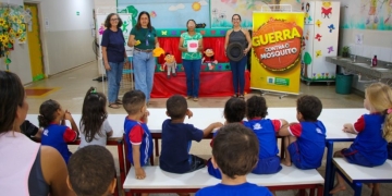 Teatro de fantoches leva conscientização sobre dengue para alunos do CEI Guanabara
