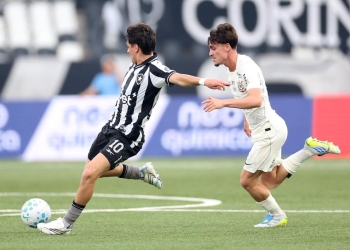 Botafogo vence o Corinthians, que volta à zona de rebaixamento do Brasileiro