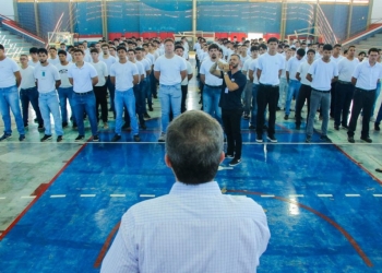 Prefeito participa da cerimônia de juramento à Bandeira Nacional e entrega de certificados de dispensa militar