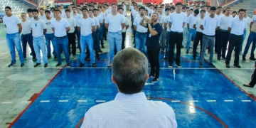 Prefeito participa da cerimônia de juramento à Bandeira Nacional e entrega de certificados de dispensa militar