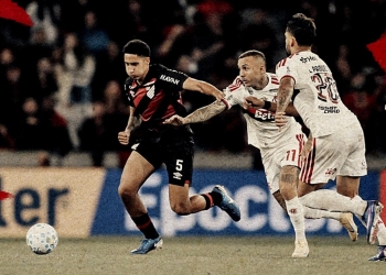 Flamengo empata com o Athletico-PR e chega pressionado para duelo com o Palmeiras