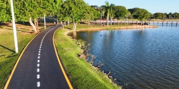 Após recapeamento, pista da Lagoa ganha nova sinalização viária