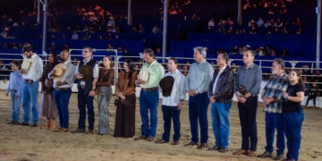 Expotrês 2026 começa em grande estilo com rodeio e show de Zé Neto & Cristiano
