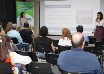 Simples sem ser simplória: ALEMS promove palestra que aproxima linguagem legislativa do cidadão Evento foi proposto pela Escola do Legislativo Ramez Tebet