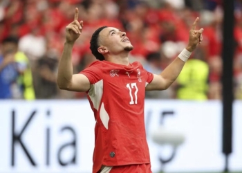Suíça vence e garante liderança enquanto Canadá faz história com classificação inédita
