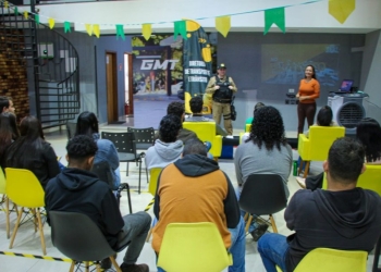 Segurança no trânsito é tema de palestra do DEPTRAN em empresa do município