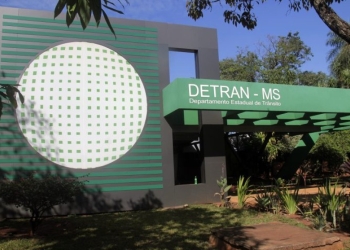 Em dia de jogo do Brasil, agências do Detran de MS terão horário especial e mudanças nos exames