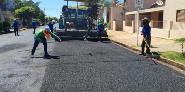 Prefeitura inicia nesta quinta (18) recapeamento de quase 2km em ruas do bairro Santos Dumont II