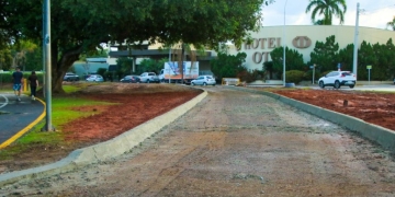 Atendendo pedido da população, Prefeitura inicia pavimentação de estacionamento e melhorias de acessibilidade na Lagoa Maior