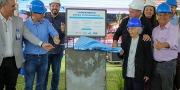 TL dá passo histórico na saúde com lançamento da pedra fundamental da radioterapia do Hospital Auxiliadora