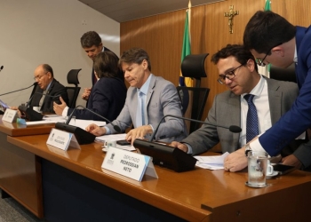 CCJR aprova LDO de 2027 com previsão de orçamento de R$ 28,8 bilhões e outras 6 matérias                  Comissão também aprovou favorável a projeto que equipara pessoas transplantadas às pessoas com deficiência e à proposta que institui Semana Estadual da Língua Portuguesa