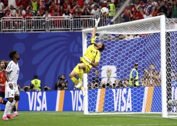 Espanha decepciona em estreia e para no goleiro de Cabo Verde