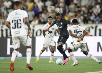 Botafogo empata sem gols com o Vitória no Nilton Santos