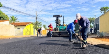 Prefeitura dá continuidade à 1ª etapa do recapeamento asfáltico com nova frente de obras no Bairro Santa Rita