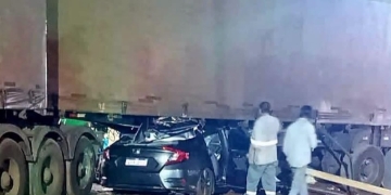 Dentista fica gravemente ferido após acidente entre carro e carreta na BR-262, em Água Clara
