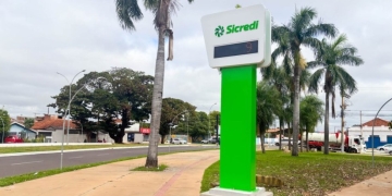 Três Lagoas ganha relógio digital urbano por meio de parceria entre Prefeitura e Sicredi