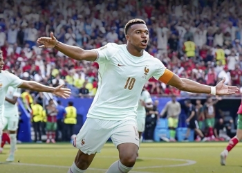 França vence Marrocos por 2 a 0 e avança às semifinais da Copa do Mundo