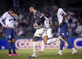 Coritiba vence o Corinthians por 2 a 1 e impõe segunda derrota seguida ao Timão