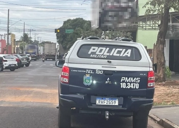 Homem se masturba e urina no meio da rua em Três Lagoas