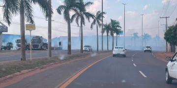 Em Três Lagoas| Fumaça toma conta da Ranulfho Marques Leal e coloca motoristas em risco