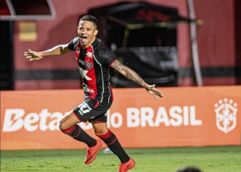 Vitória goleia Athletico-PR no Barradão e avança às quartas de final da Copa do Brasil