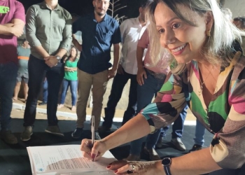 Prefeita de Água Clara assina ordem de serviço para pavimentação de quase R$ 8 milhões na Noroeste
