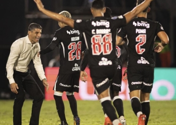 Vasco goleia Olimpia no Paraguai e avança às quartas de final da Sul-Americana