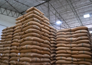 Com estoques públicos de arroz e feijão quase zerados governo tenta recompor estoques