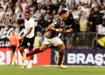 Corinthians perde para o Fluminense e amarga sexta derrota seguida no Brasileirão