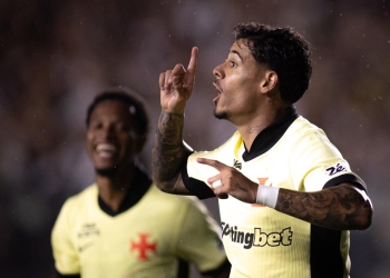 Vasco vence o Vitória novamente e avança às semifinais da Copa do Brasil