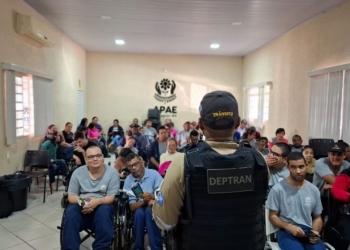 DEPTRAN realiza ação educativa na APAE durante a Semana Nacional de Trânsito