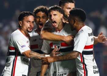 São Paulo vence o Internacional e deixa rival na zona de rebaixamento
