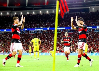 Flamengo vence o Mirassol e encosta no líder Palmeiras no Brasileirão