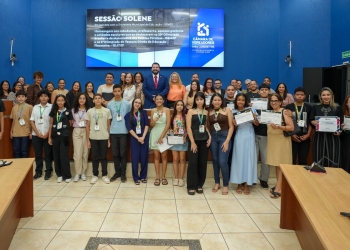 Solenidade na Câmara de Três Lagoas celebra conquistas de 36 alunos da Rede Municipal em Olimpíadas de Matemática e Educação Financeira