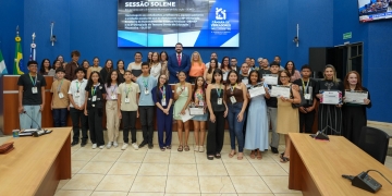 Solenidade na Câmara de Três Lagoas celebra conquistas de 36 alunos da Rede Municipal em Olimpíadas de Matemática e Educação Financeira