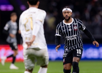 Corinthians perde de virada para a Chapecoense e amarga a quarta derrota seguida no Brasileirão