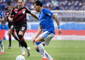Cruzeiro vence o Athletico-PR no Mineirão e abre caminho rumo ao G-5